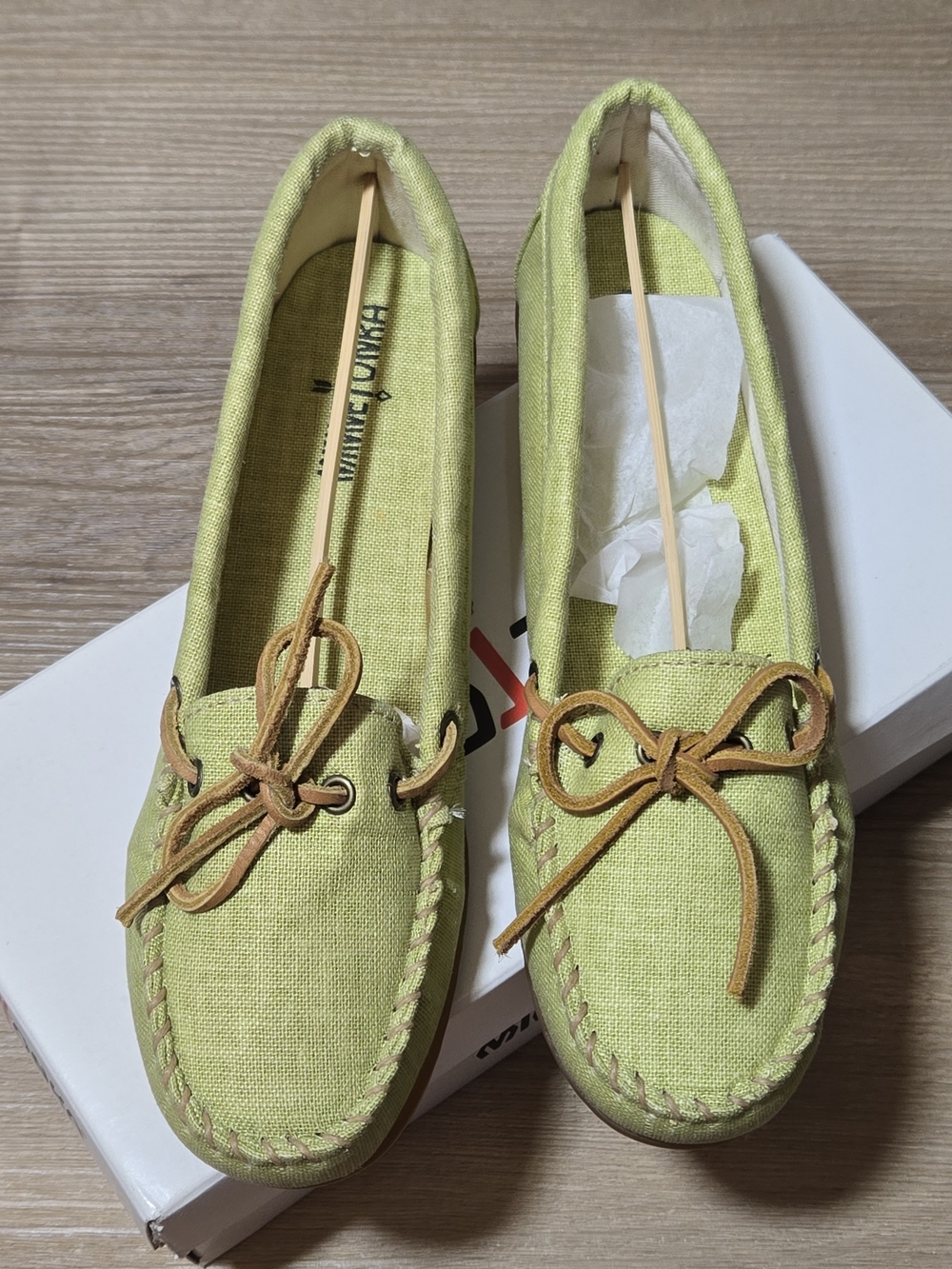 Minnetonka Lime Green Linen-Textured Moccasin Loafers - Women's